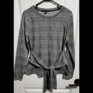 Haute Monde houndstooth tie front top large check plaid black white